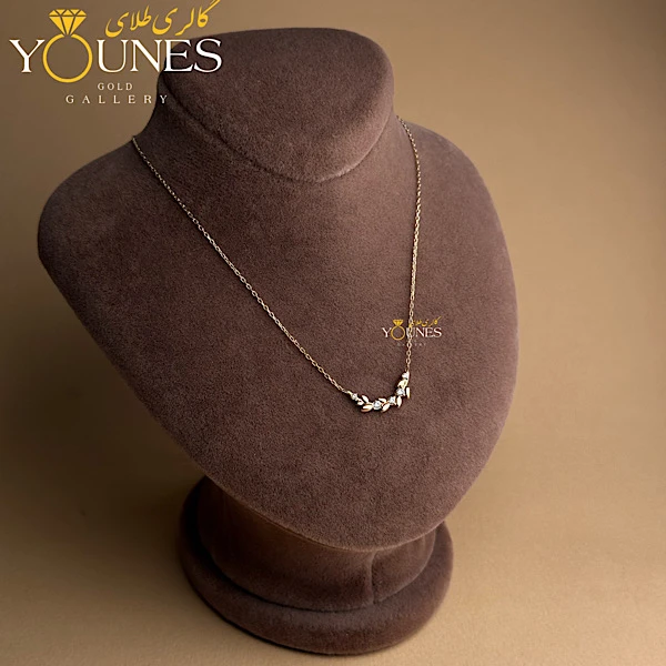 گردنبند طلا برگ نگین دار